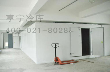 冷庫類型：冷藏庫<br/>冷庫溫度：0~5 攝氏度<br/>存儲產品：食品和肉類<br/>冷庫體積：495立方左右<br/>安裝日期：2013 年4 月<br/>冷庫工程安裝地：上海市松江區滬松公路